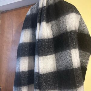 Steve Madden Monochrome Knit Scarf